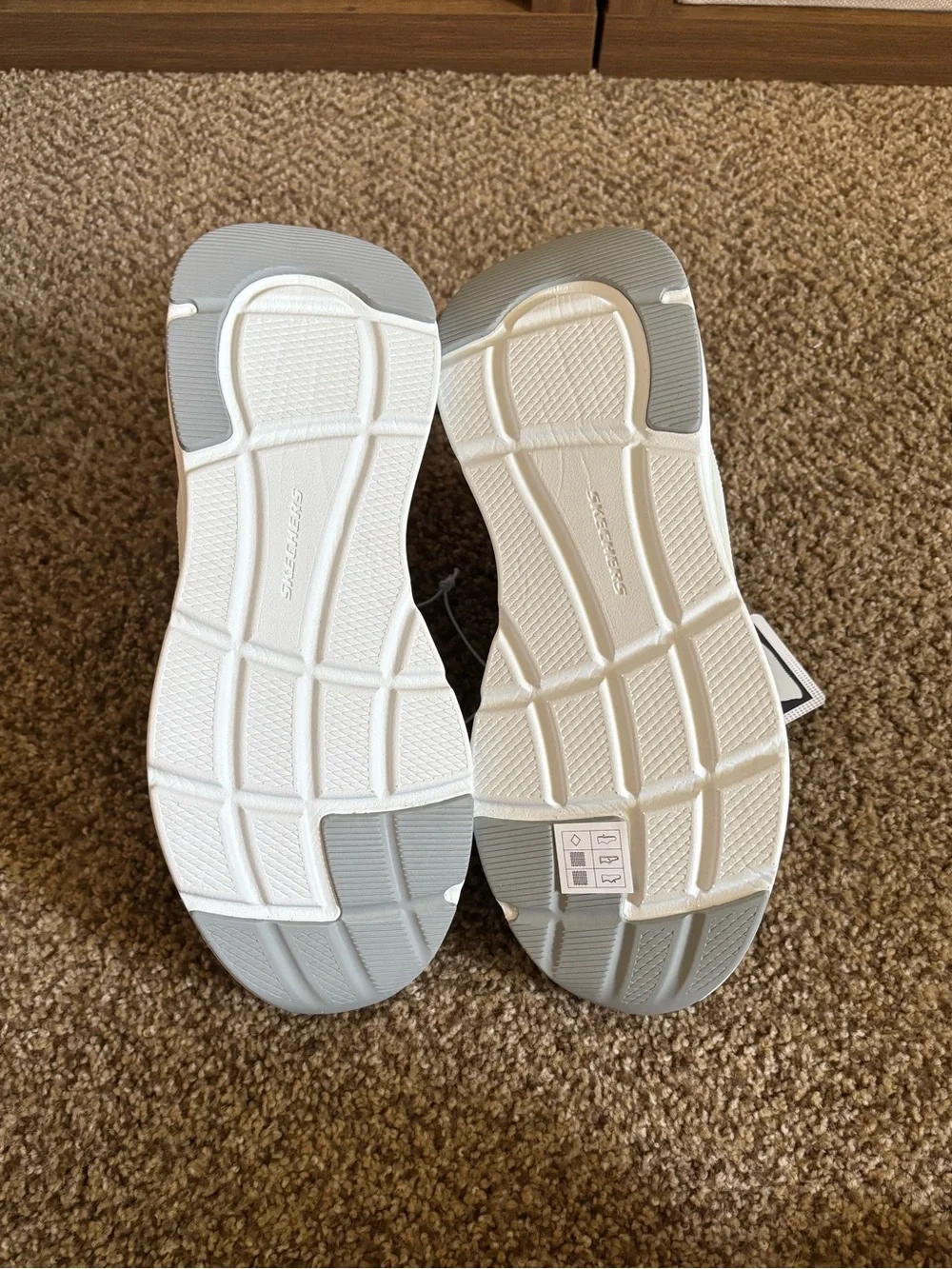 Skechers Swift Fit Size 9 Women Gray  Slip-On Sneakers with Lime Accent